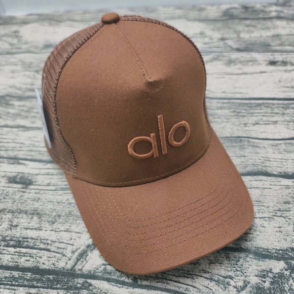 ALO Yoga District Trucker Hat - Picture 1 of 5